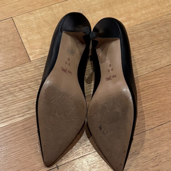 Coach Leather Point Cap Toe logo Black Heels. Size 8.5 - Picture 5 of 9
